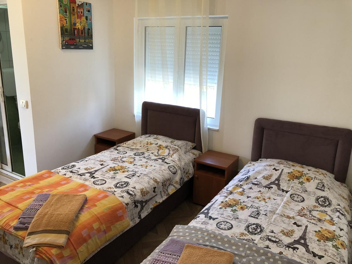Axenia Hotel Utjeha Bagian luar foto